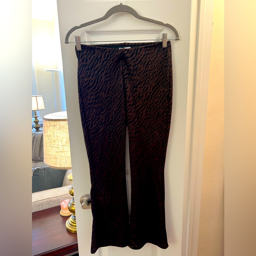 ZARA Women's Wide Bottom Pull-on Trousers size S tiger print
